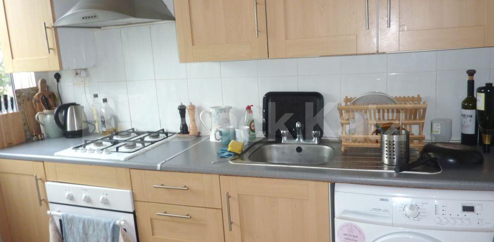 			MINUTES TO CANAL & TUBE & GOOD FOR 4 SHARERS! , 3 Bedroom, 1 bath, 1 reception Flat			 Shirland Road , WARWICK AVENUE 